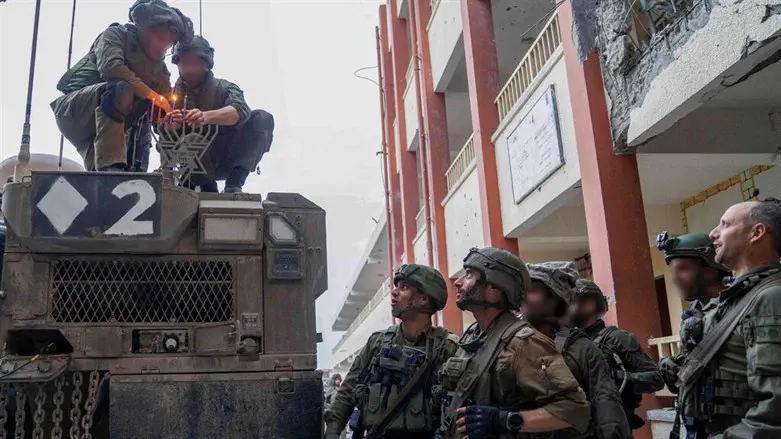 הדלקת נרות ברצועת עזה בנוכחות מאו"ג 36, מח"ט גולני ומח"ט 188