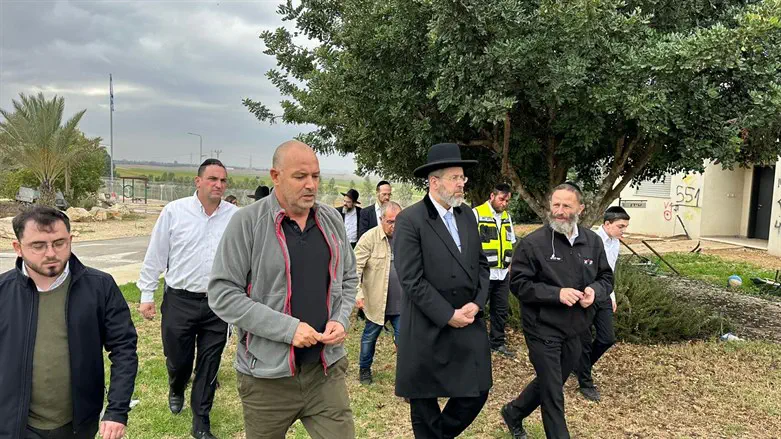 הרב לאו בעוטף עזה