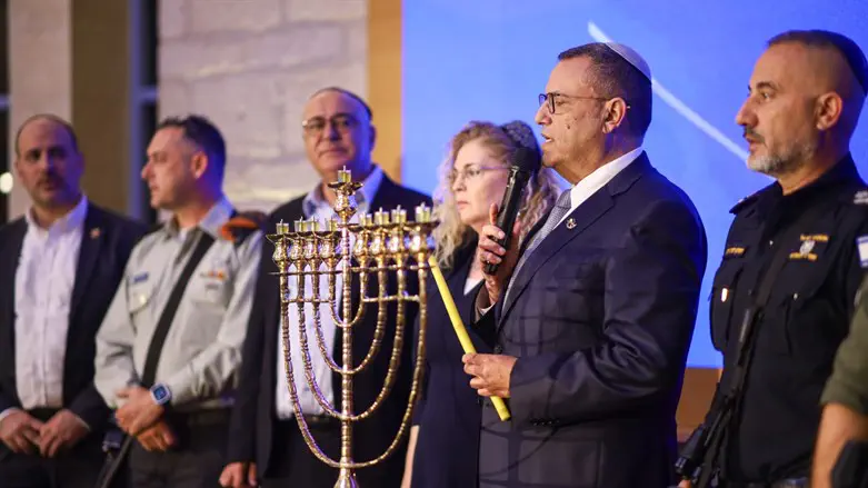 ליאון בטקס
