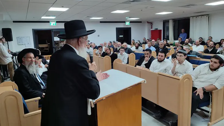 הרב אריאל בישיבת תפארת ישראל