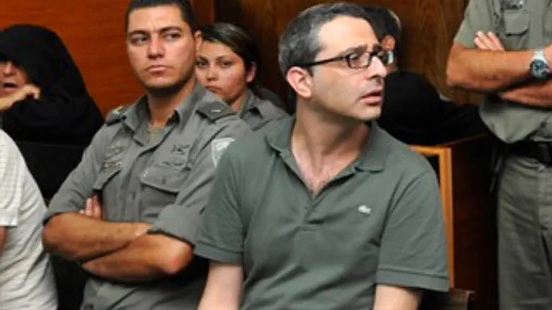 עו"ד פינקלשטיין בבית המשפט