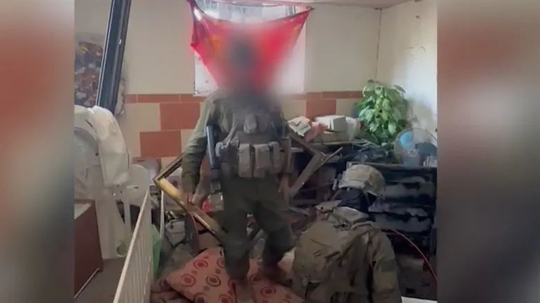 Шахта, ведущая в туннель, – у детской кроватки в Джабалии