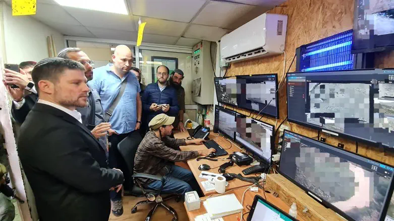 השר סמוטריץ' בסיור בבנימין