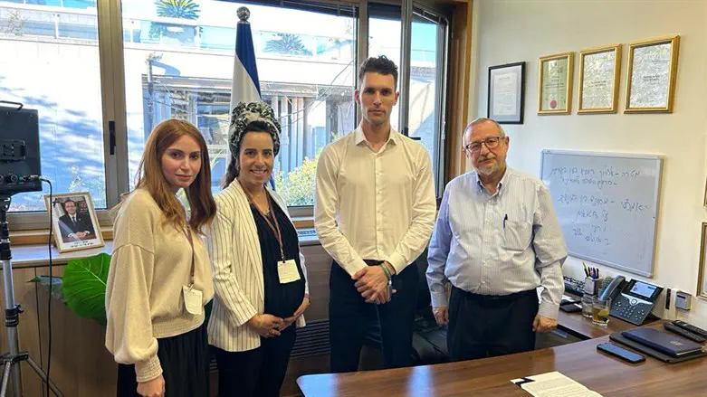 נציגי פורום הגבורה בפגישה עם ח"כ עידן רול