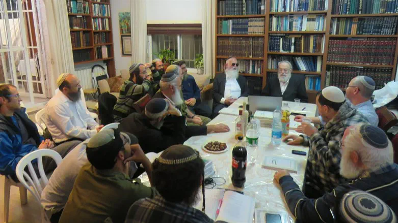 תלמידי הרב וייס בשיעור