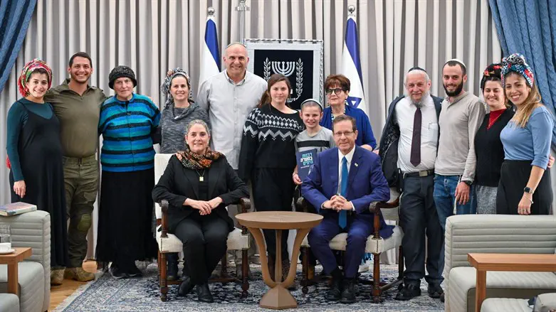 משפחת ליבמן עם הנשיא הרצוג