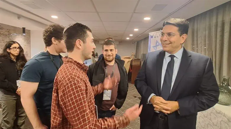 MK Danny Danon with the student leaders