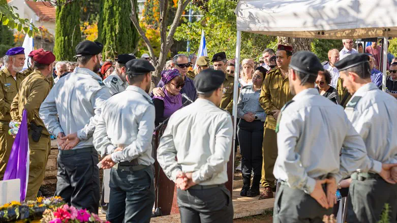 אל תשמרו את המילים הטובות לקבר. הלוויה בהר הרצל