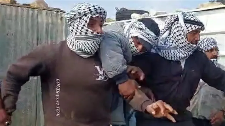 התוקפים