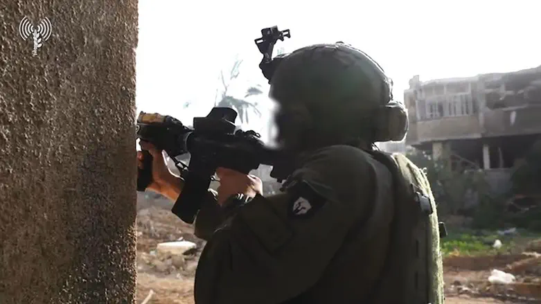 Боец-десантник в Хан-Юнисе. Иллюстрация