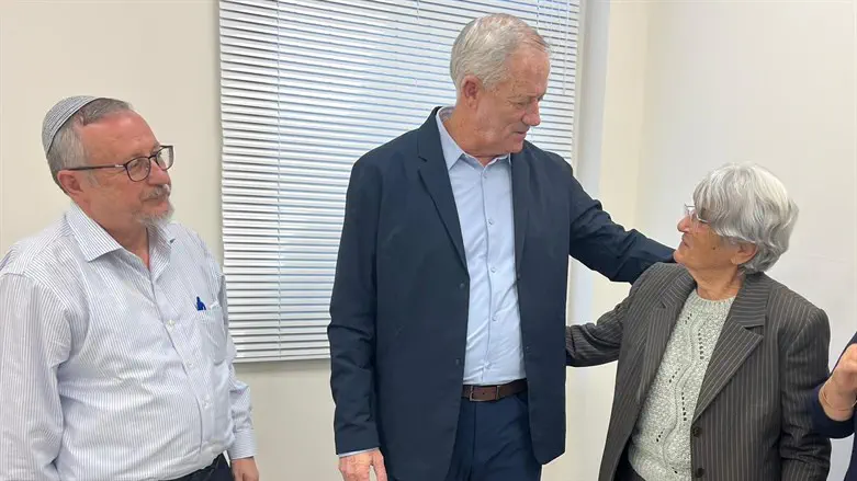 גנץ עם פורום הגבורה