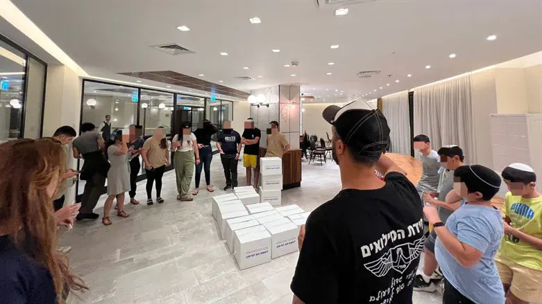 הפעילות עם בני הנוער