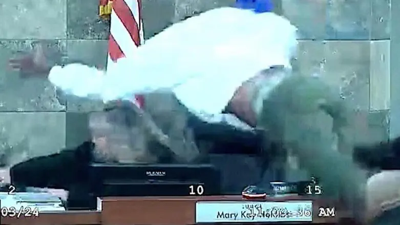 התקרית בית המשפט