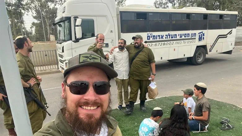 אדיר שברדין ליד הטיולית