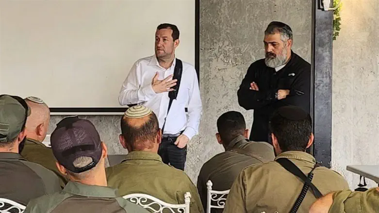 צבי יחזקאלי ויוסי דגן