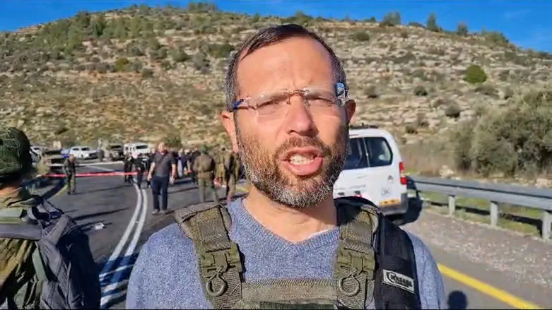 ראש המועצה ישראל גנץ בזירה