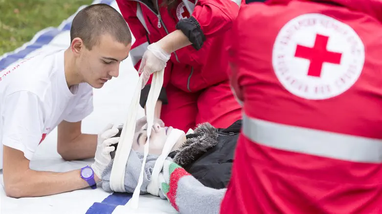 Red Cross, הצלב באדום