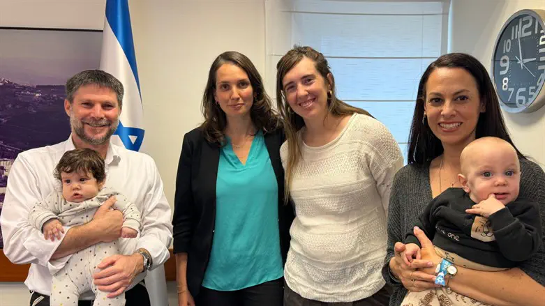 סמוטריץ עם נשות המילואים