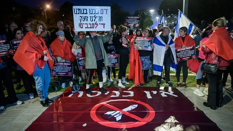 תושבי שדרות מפגינים בדרישה להשלמת המלאכה בעזה