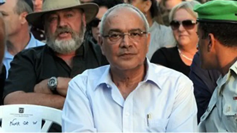 צור תוקף את חלוץ בטקס. היום