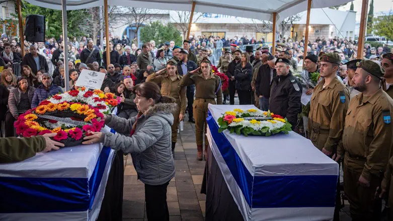 מירה וברק איילון מובאים למנוחות