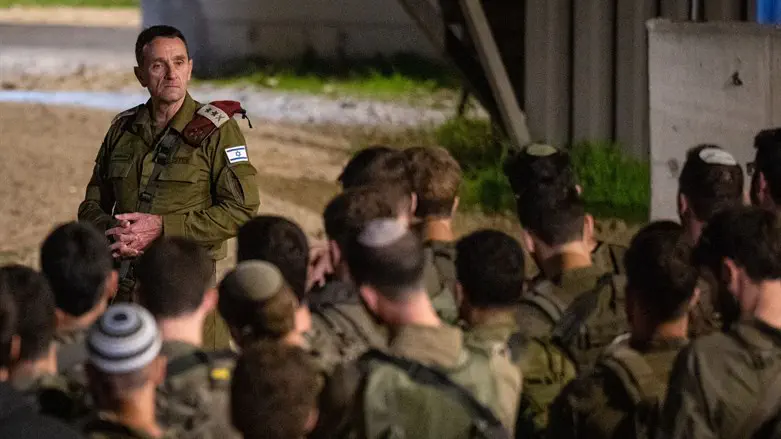 הרמטכ"ל עם לוחמים