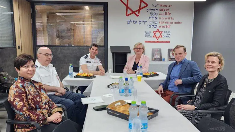 Dr. Nina Nordström meets MDA officials
