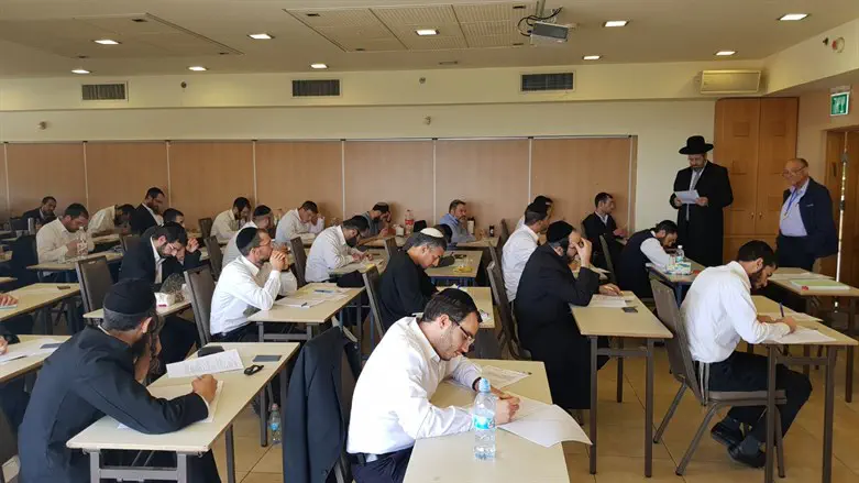 נבחנים במבחני הרבנות הראשית