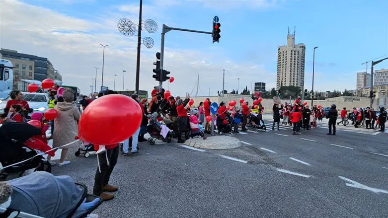 תושבי שדרות מפגינים בירושלים