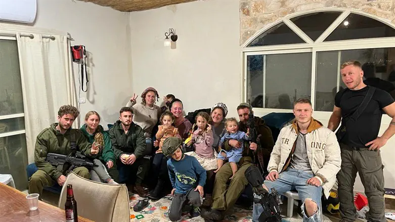 משפחת פדרמן במפגש נדיר עם כל הלוחמים שיצאו לאפטר