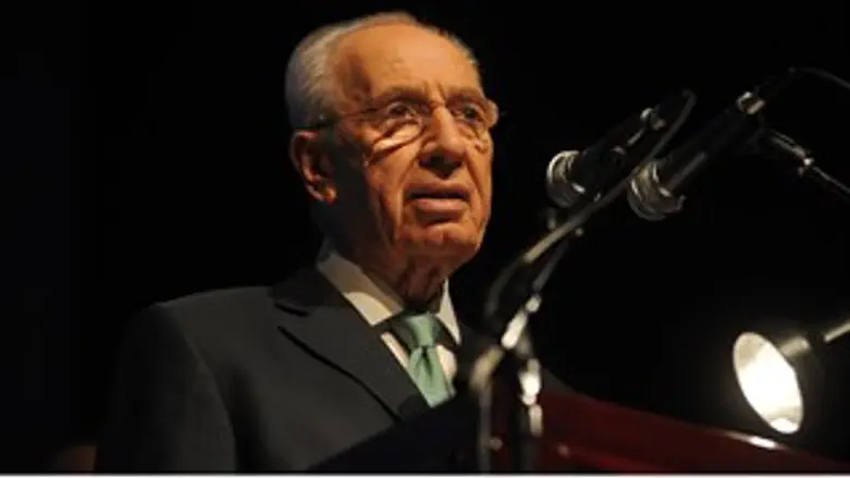 הנשיא נואם בפני השוטרים