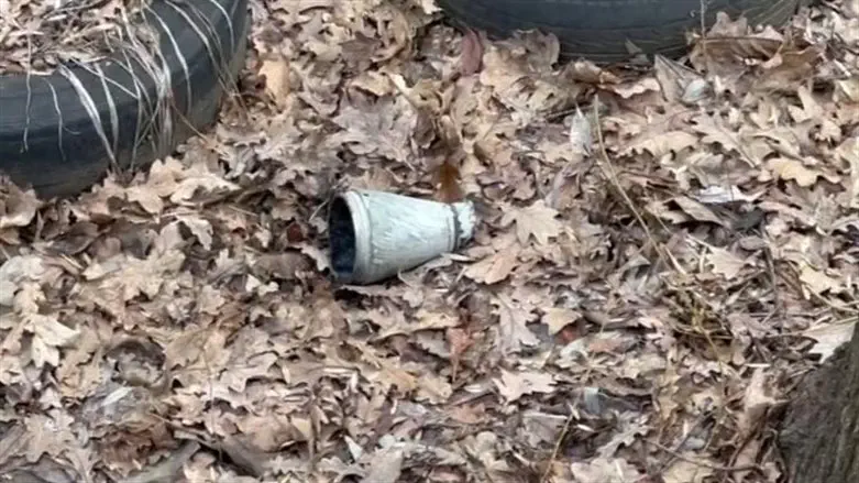 Осколки ракеты возле синагоги в Харсоне