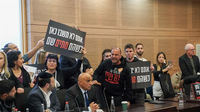 Hostages' families at Knesset