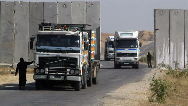 Humanitarian aid trucks passing into Gaza