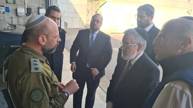 אל"מ הרב ויסברג עם הרבנים