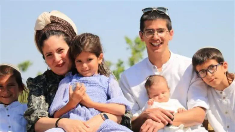 Rabbi Elkana Vizel with his family