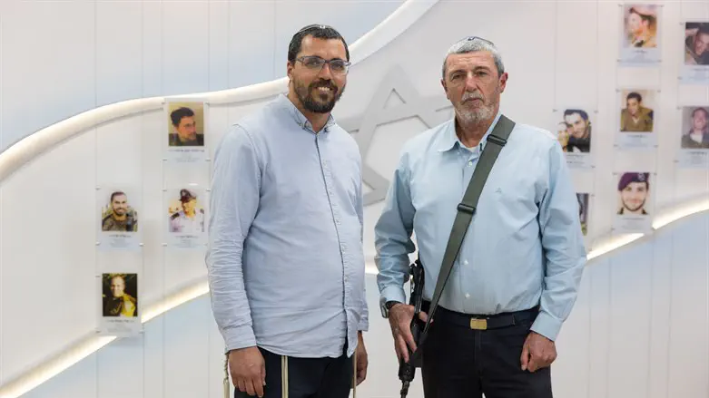 הרב רפי פרץ ובנו הרב רעי פרץ