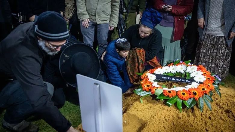 הרב אלקנה ויזל הובא למנוחות