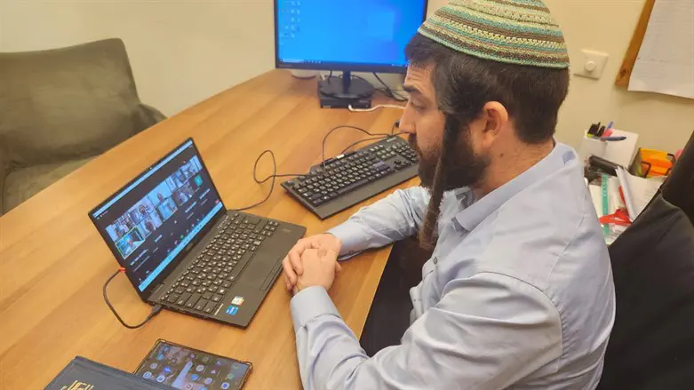 ח"כ סוכות בשיח עם בכירי הרבנים