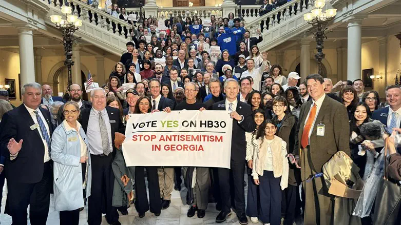 מציינים את קבלת ההחלטה בסנאט בג'ורג'יה