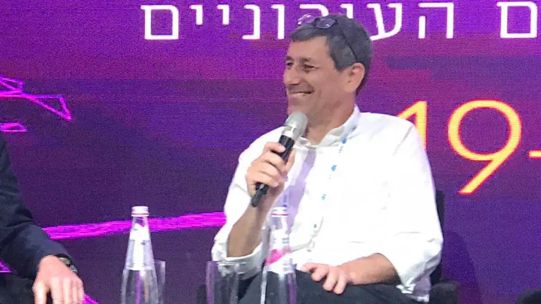 גלנט מתראיין ליואב לימור
