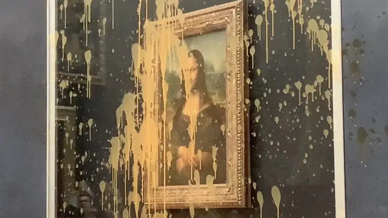 Soup thrown at Mona Lisa painting in Paris