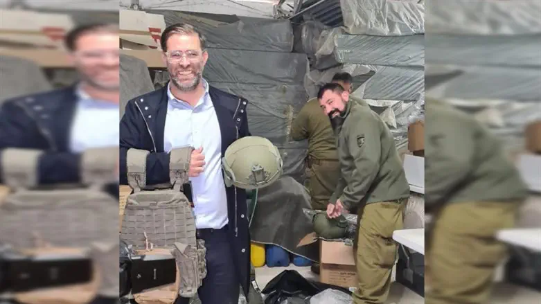 חכ"ל חזן עם הציוד