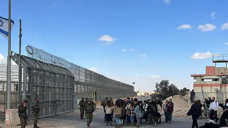 Blocking the Nitzana Crossing