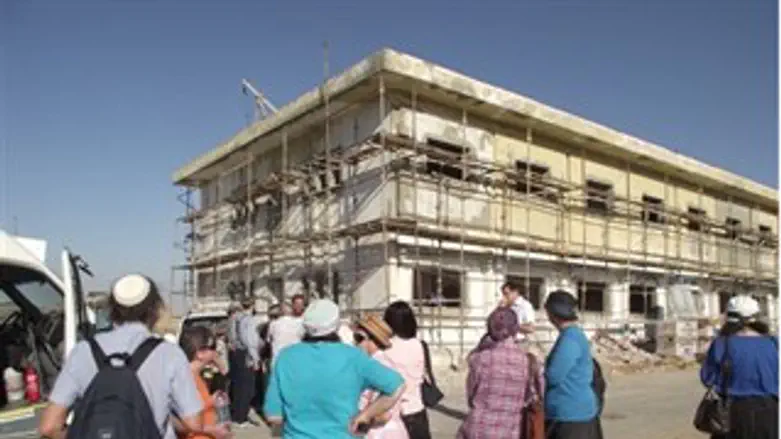 חוזרים לאדוריים