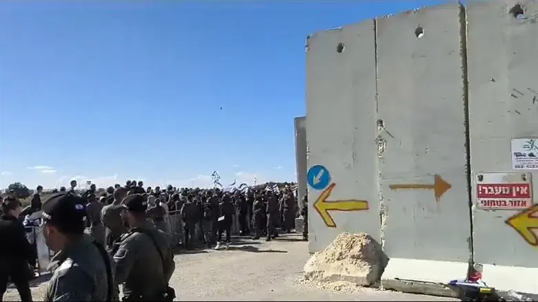 A demonstration at the Kerem Shalom Crossing
