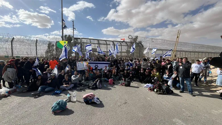 המחאה עוררה הדים בעולם. חסימת מעבר ניצנה