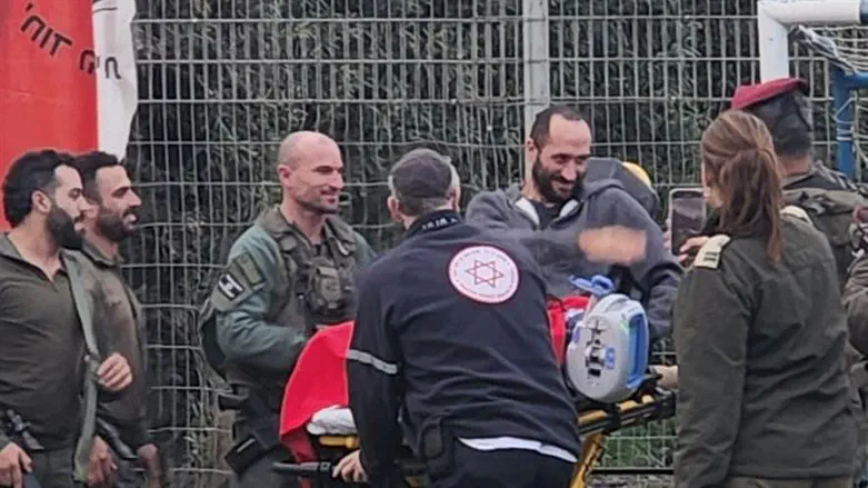 הענקת הדרגה לקצין שנפצע