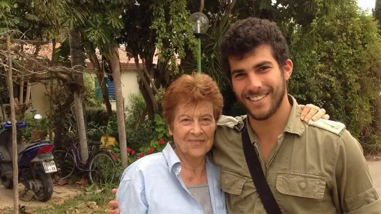 עמרי רונן וסבתו שנרצחה נירה