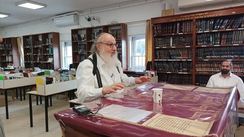 Pollard speaks to yeshiva students